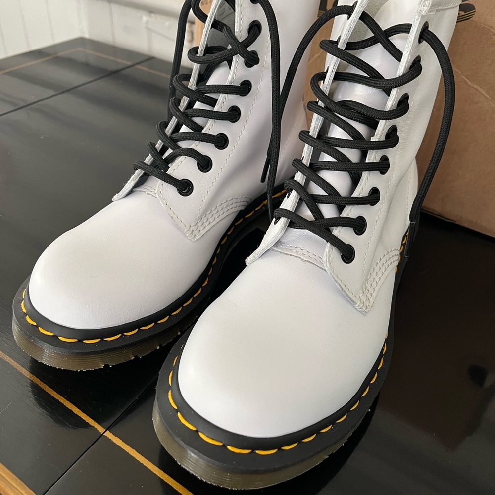 HP⚡️Dr. Martins 1460 White Leather Boot - Picture 5 of 11